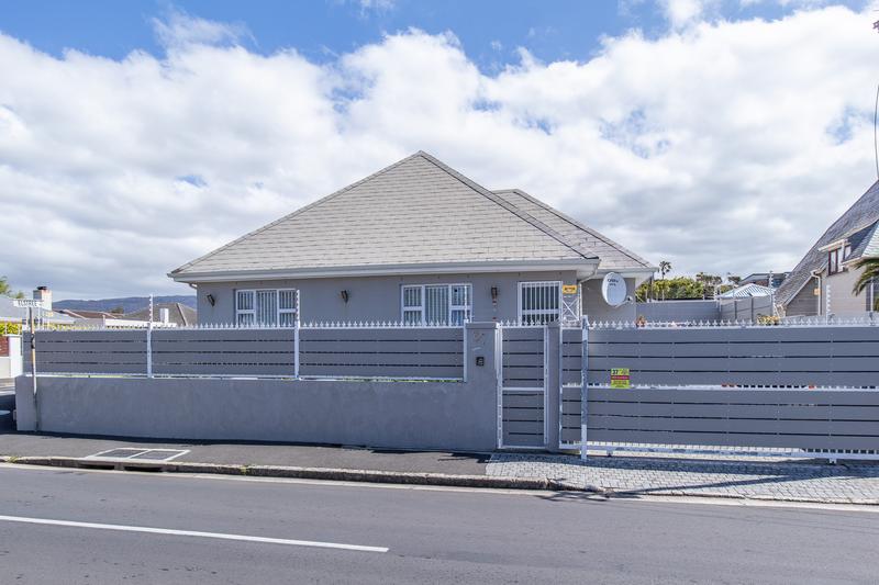 3 Bedroom Property for Sale in Heathfield Western Cape